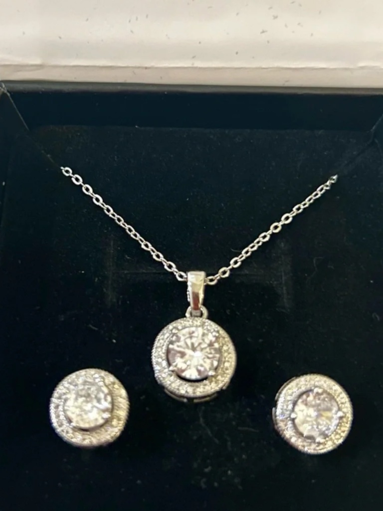 Beautiful 18k White Gold Plated Crystal Halo Necklace And Earring Set